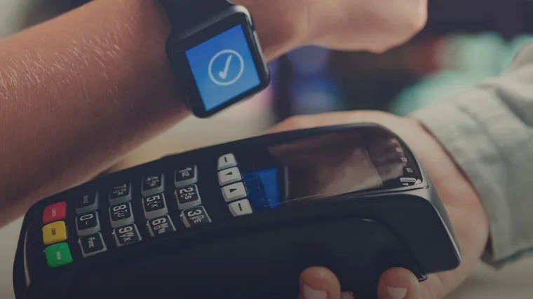 Plaćanje nosivim uređajima postaje sve popularnije diljem Europe: Osmerostruko povećan broj transakcija u samo godinu dana