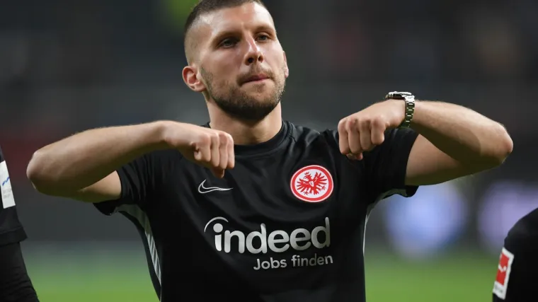 Rebić pozirao s budućim suigračima? Oglasio i trener: 'Odlično smo razgovarali...'