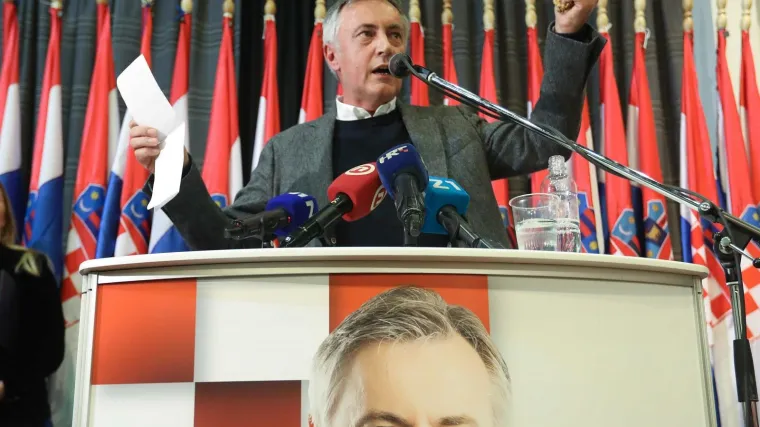 &Scaron;koro s krunicom u ruci održao govor u Vukovaru: 'Ovo je bitka u kojoj sam spreman poginuti'