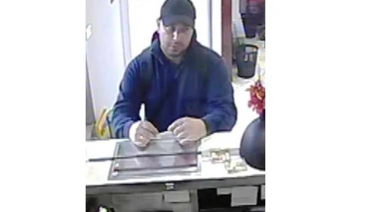 Policija traži pomoć! Prepoznajete li mu&scaron;karca s fotografija? Pljačkao je kladionice