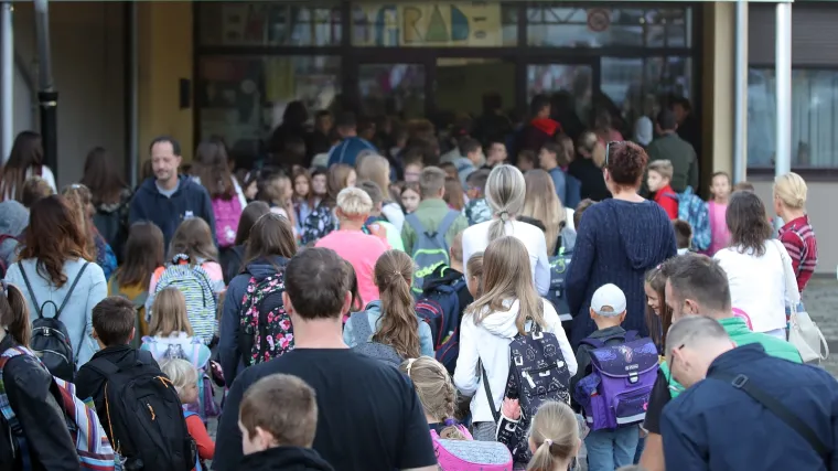 Ministarstvo dalo suglasnosti za nadoknadu - Evo kada zavr&scaron;ava nastava!