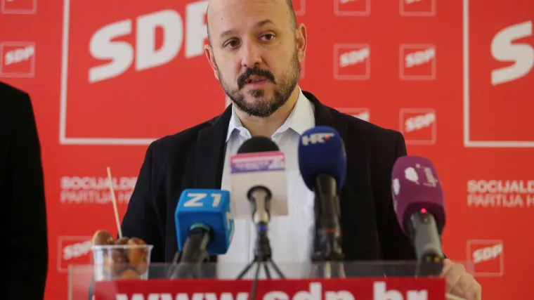 'Sablaznila me je &Scaron;korina izjava!'