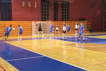 Neugodan udarac loptom u glavu