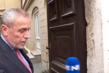 'Ti me hoćeš napraviti klošarom. Zadnji put si mi ovo učinila, zadnji put...'