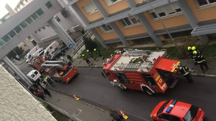 Panika u bolnici 'Rebro': Operacijski dio pun je dima, vatrogasci jo&scaron; utvrđuju o čemu je riječ