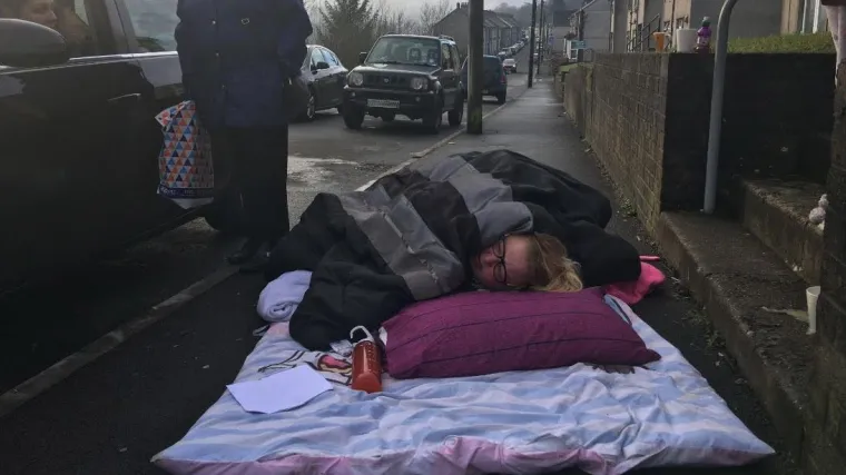 Majka 11-godi&scaron;nje djevojčice umrla na cesti! 'Hitnu pomoć smo čekali vi&scaron;e od &scaron;est sati'