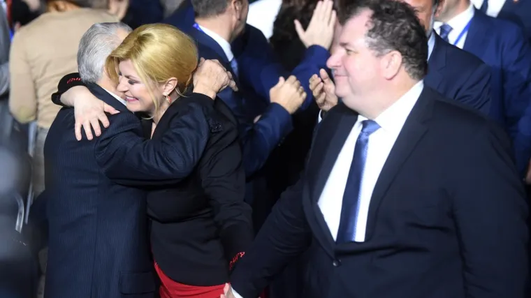 Pogledajte ovu erupciju odu&scaron;evljenja i euforije kad je na scenu stupio prvi gospodin