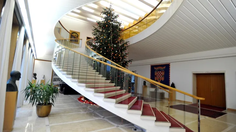 Hrvatski građani u nedjelju po sedmi put biraju tko će stolovati na Pantovčaku