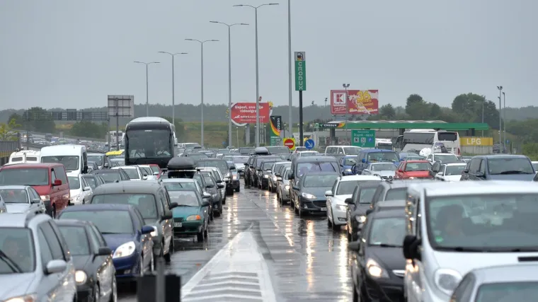 Potpuni kolaps na graničnim prijelazima: Kolone su kilometarske, čeka se satima