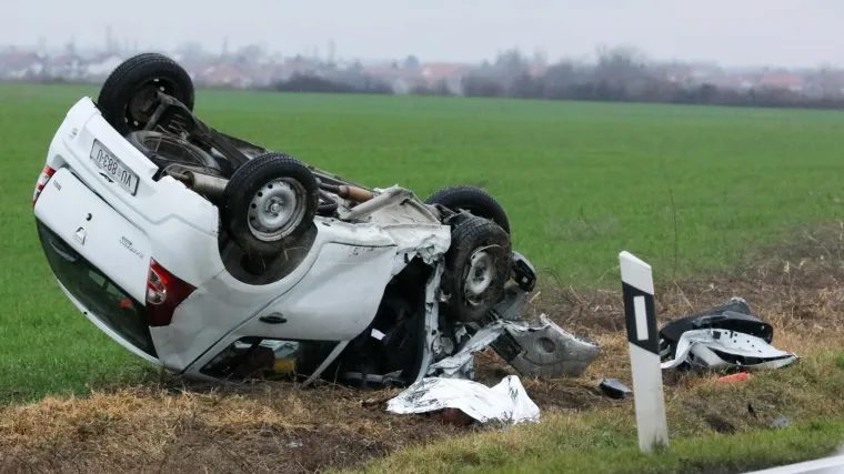 Na ulazu u Trpinju sudar dvaju vozila, jedna osoba poginula