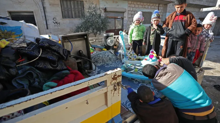 Civili masovno bježe u Tursku, Asad najavio oslobađanje regije