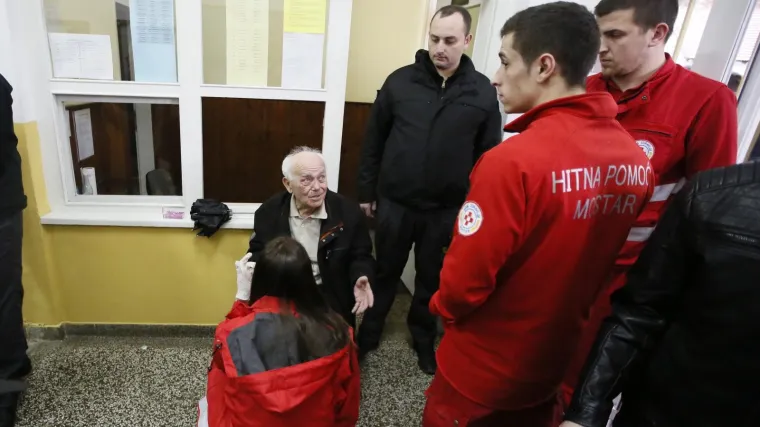 Mu&scaron;karac se poskliznuo i pao. Morala je intervenirati Hitna pomoć