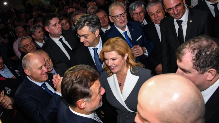 HDZ brusi taktiku za pobjedu Grabar-Kitarović: Za&scaron;to se odužio sastanak u Sredi&scaron;njici?