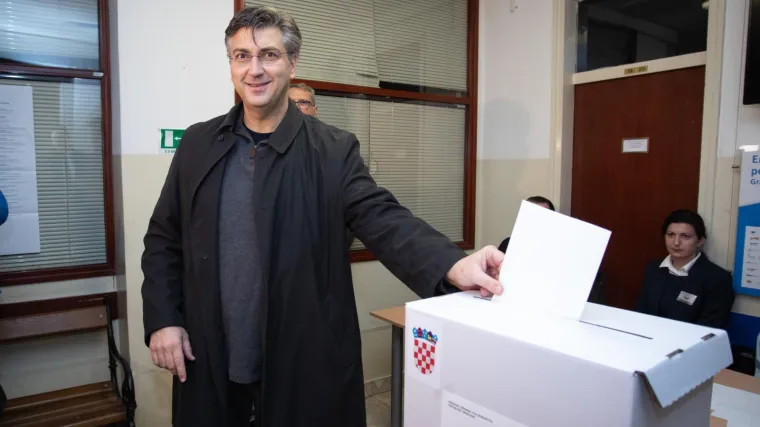 Plenković: 'Milanović Hrvatsku dijeli na mi ili oni, a Grabar-Kitarović je predsjednica svih građana'