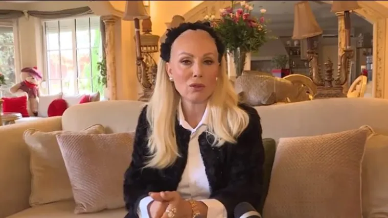 'Počele su mi izlaziti žice iz lakta, čuvala sam to u tajnosti'