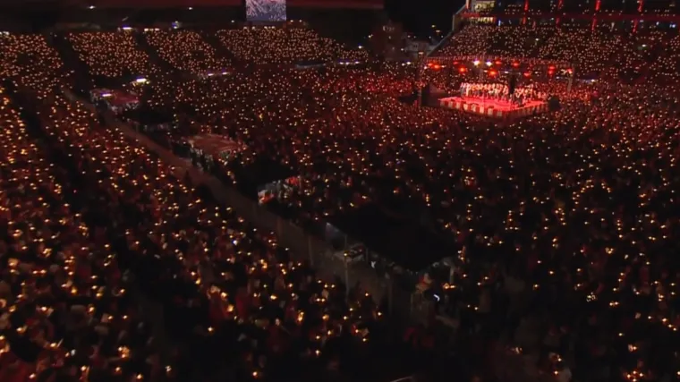 Spektakularna atmosfera na stadionu njemačkog prvoliga&scaron;a: Božićne pjesme pjevali svi u jedan glas