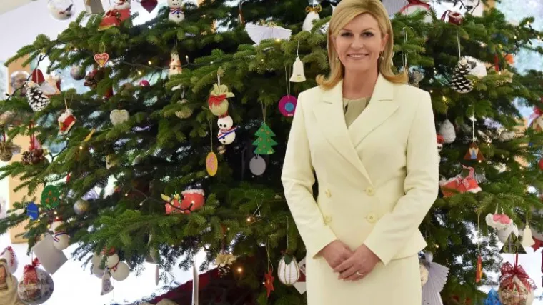 Božićna čestitka Grabar-Kitarović: 'Samo zajedno rastemo, a razdvojeni uvijek padamo'