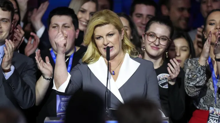 'I kad iza sebe stavi zgodne mlade djevojke, u očima im se vidi da su tamo jer moraju biti'