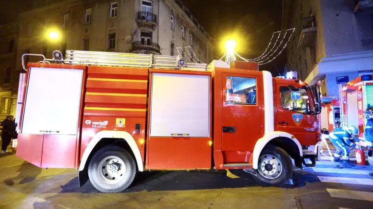 U zagrebačkom Oporovcu: Iz požara spa&scaron;ene majka i kći, nagutale se dima pa prevezene u bolnicu