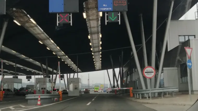 DOZNAJEMO Granica na Bregani nije zatvorena zbog bombe, nego zbog glazbene opreme!