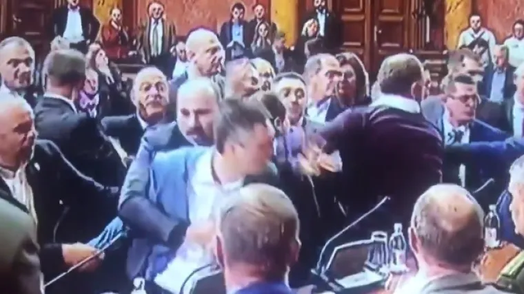 Desničar donio transparent, a onda je uslijedio pravi kaos