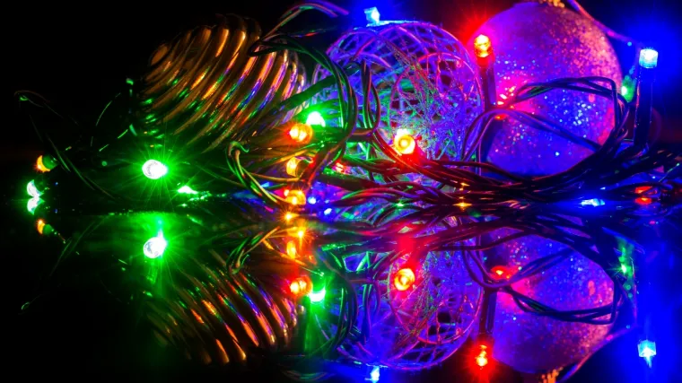 Upozorenje vatrogasaca: Pazite na svoje adventske vijence i lampice zbog mogućnosti požara!