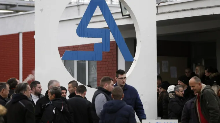 Novogodi&scaron;nji poklon: Uprava mostarskog Aluminija uručila je otkaze svim preostalim radnicima