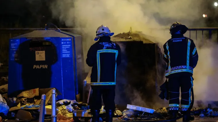 Pripazite na adventske vijence, svijeće, lampice - mogu izazvati požar