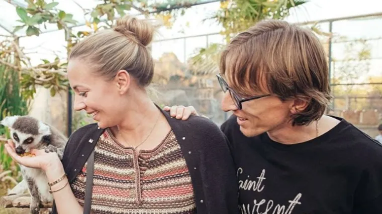 Fotografija na kojoj mu grdosija jede iz ruke oduševila obožavatelje