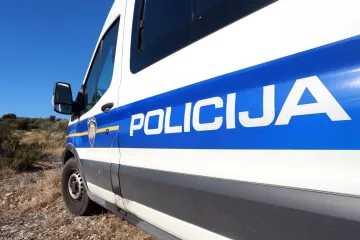 BMW-OM POKOSIO PJEŠAKINJU U TROGIRU, PA POBJEGAO: Žena je teško ozlijeđena, a on je zaradio kaznenu prijavu