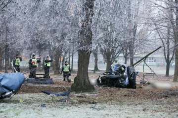 STRA&Scaron;NA PROMETNA NESREĆA U OSIJEKU: Tri osobe poginule, BMW prepolovljen