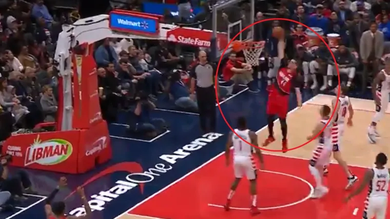 Večer obilježili sjajni Harden i bizarno isključenje