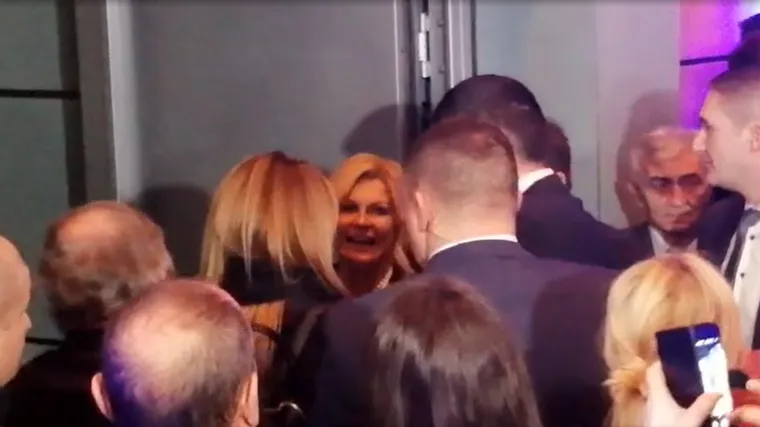 Ispratili je s Thompsonovim hitom