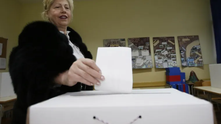 Grabar Kitarović 'pomela' Milanovića, ali joj to nije bilo dovoljno; u Irskoj je ona 'pometena'