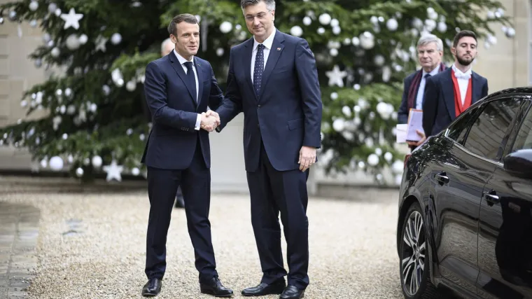 'Vi odlično govorite francuski, tako da imam visoka očekivanja'