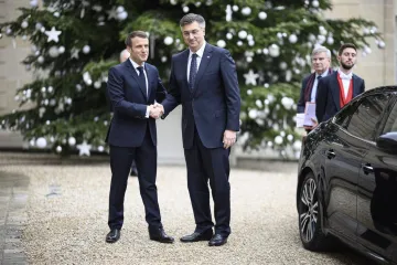 'Vi odlično govorite francuski, tako da imam visoka očekivanja'