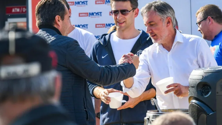 Petrov izjavio kako Milanović nije izbor Mosta, imaju ozbiljne planove s pjevačem