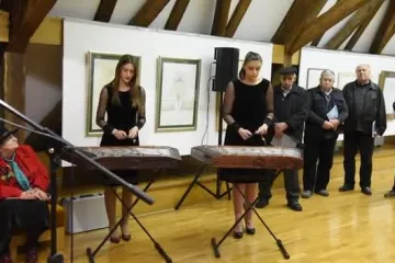 Cimbalistice Lucija Kolarević i Klara Zvonar