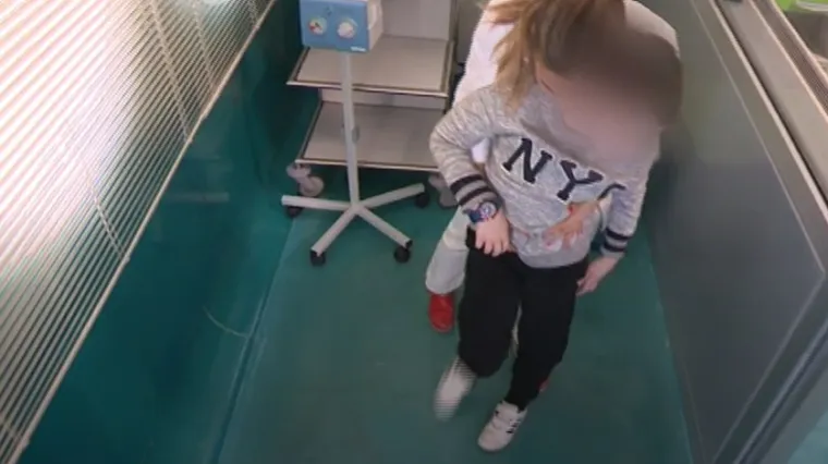 Nepokretni dječak prohodao tri mjeseca nakon operacije; 'Meni je to ka' novi rođendan'