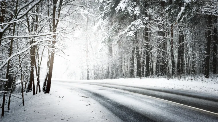Zimska oluja pogodila SAD: Poginulo devet osoba, otkazani su brojni letovi, nema struje...