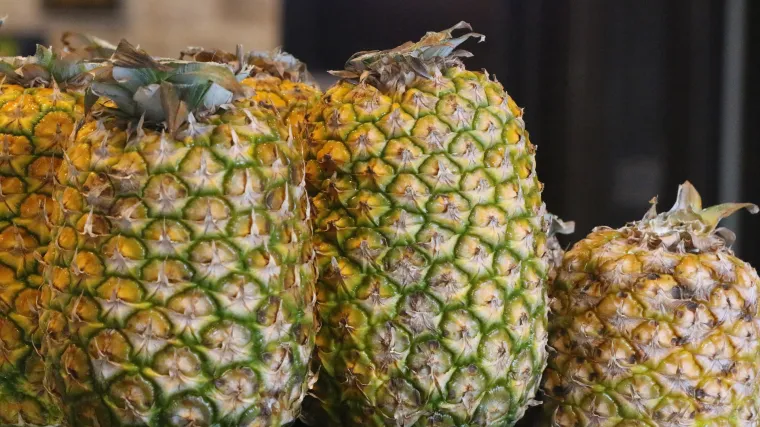 Znate li kako se jede ananas?