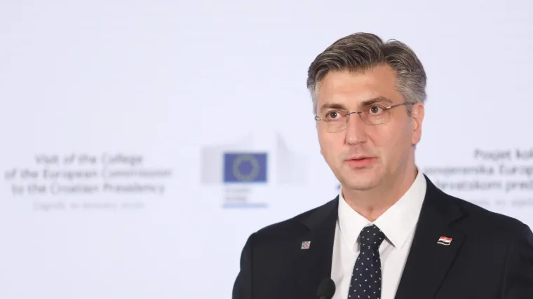 'Takvo ponašanje je divlje. On je primitivan i nepismen'