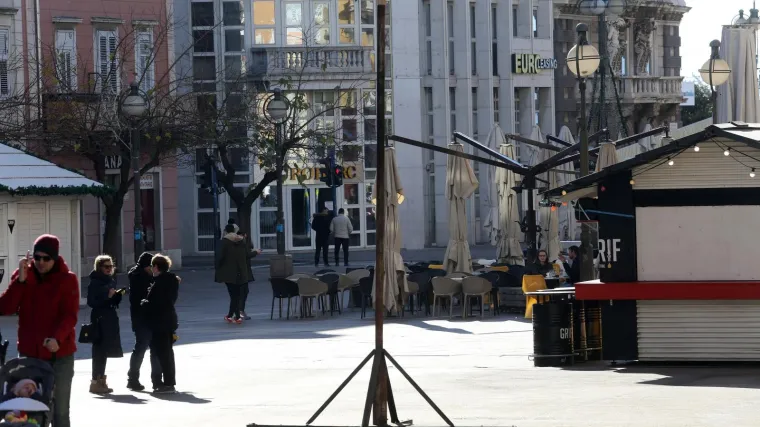 Prijavljen mu&scaron;karac koji je zapalio umjetničku instalaciju u Rijeci: 'Postavit će se novi stog'