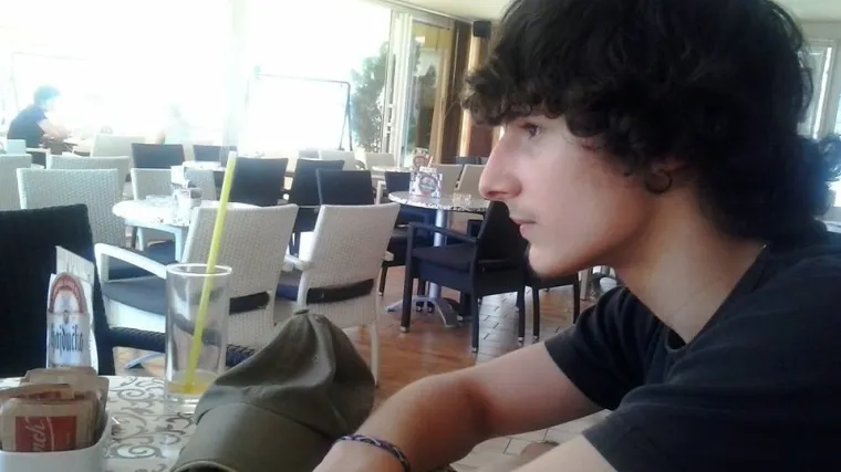 Kad mu je bilo 13, majka je pretukla njega i brata, dobila je 40 dana zatvora; Ona tvrdi: 'To su bezvezarije'