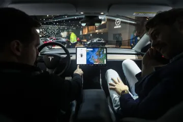 Novi Teslin auto razgovarat će s prolaznicima: 'Zašto stojite i zurite u mene?'