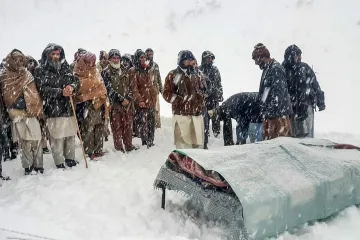 Poginulo je najmanje 100 ljudi, deseci su zarobljeni na Himalaji