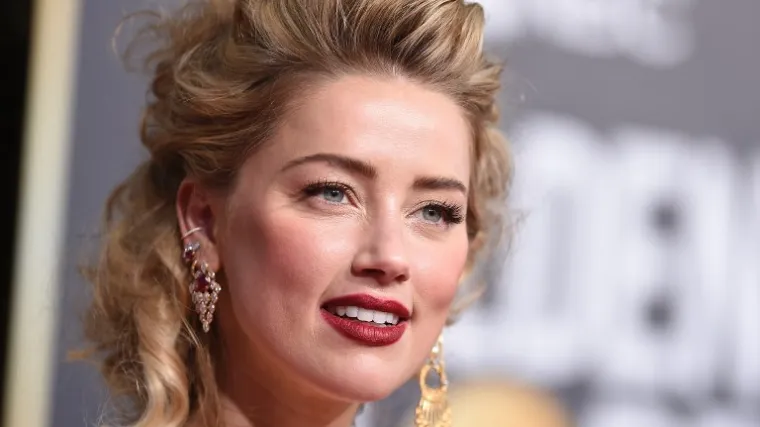 Paparazzi ju uhvatili kako izmjenjuje poljupce s poznatom snimateljicom