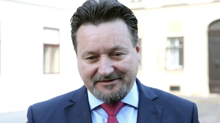 Istražuje se njegovo mešetarenje zemljištima u Nerežišćima