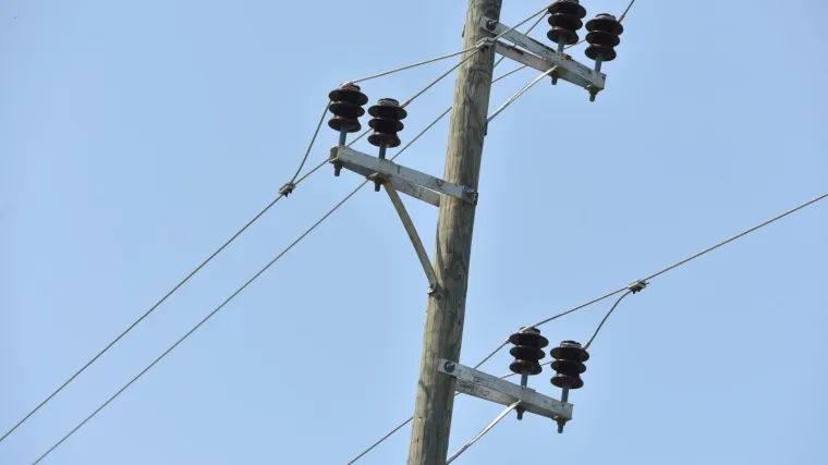 Električni stup slomio se dok je na njemu bio 32-godi&scaron;nji radni, poginuo je na licu mjesta