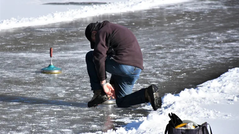 Što je to boćanje na ledu?
